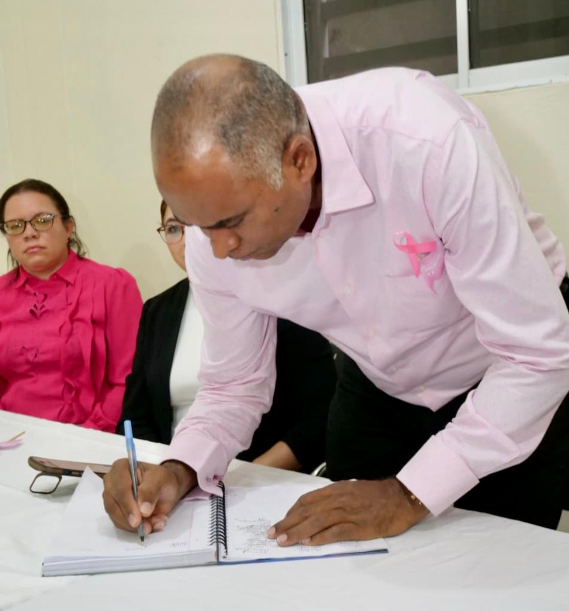 Julito Fulcar y la DPS Peravia promueven la prevención del cáncer de mama con emotivo acto en Baní