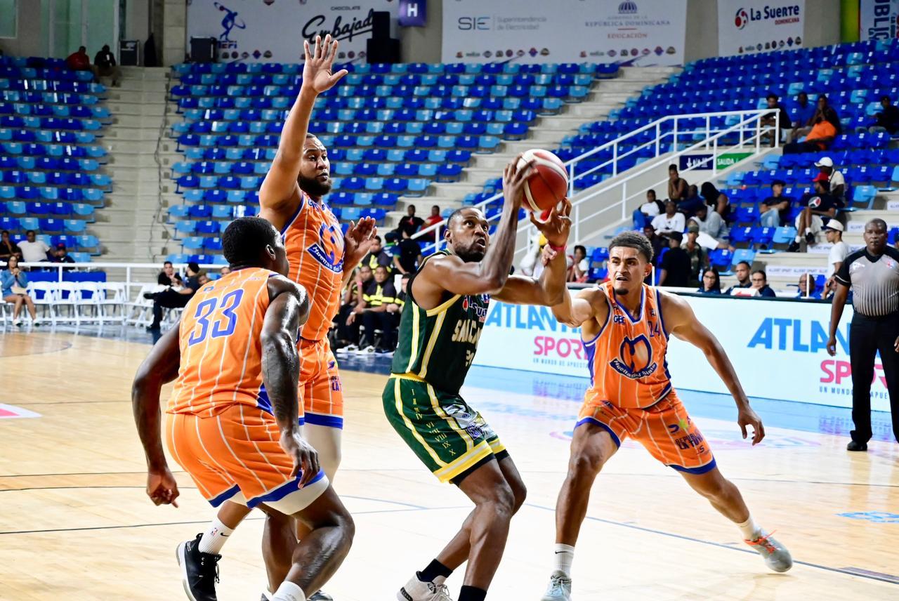 San Carlos asegura la serie regular del grupo A en el TBS Distrito 2025