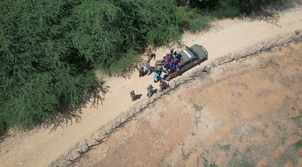 Drones del Ejército detectan y detienen a 21 haitianos indocumentados en Valverde