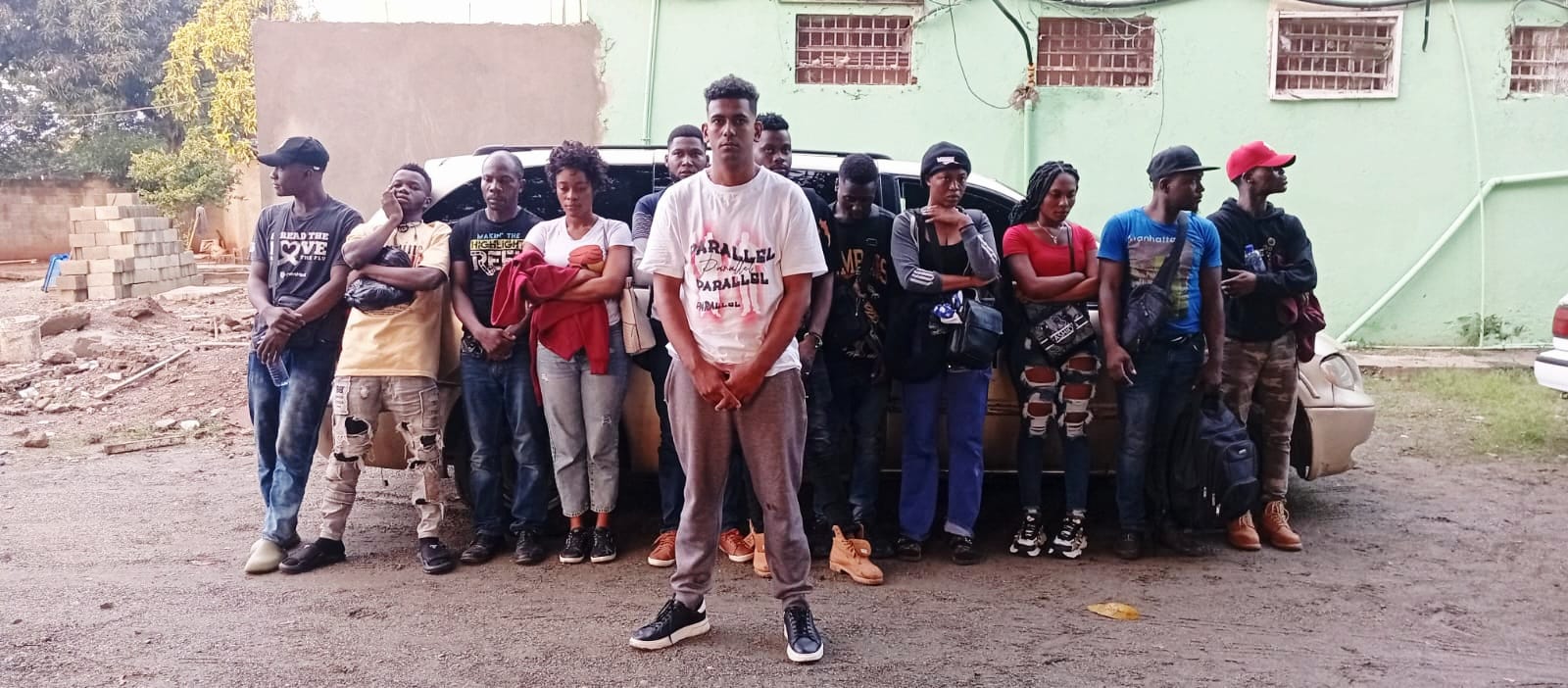ERD detiene a hombre transportando 11 haitianos indocumentados