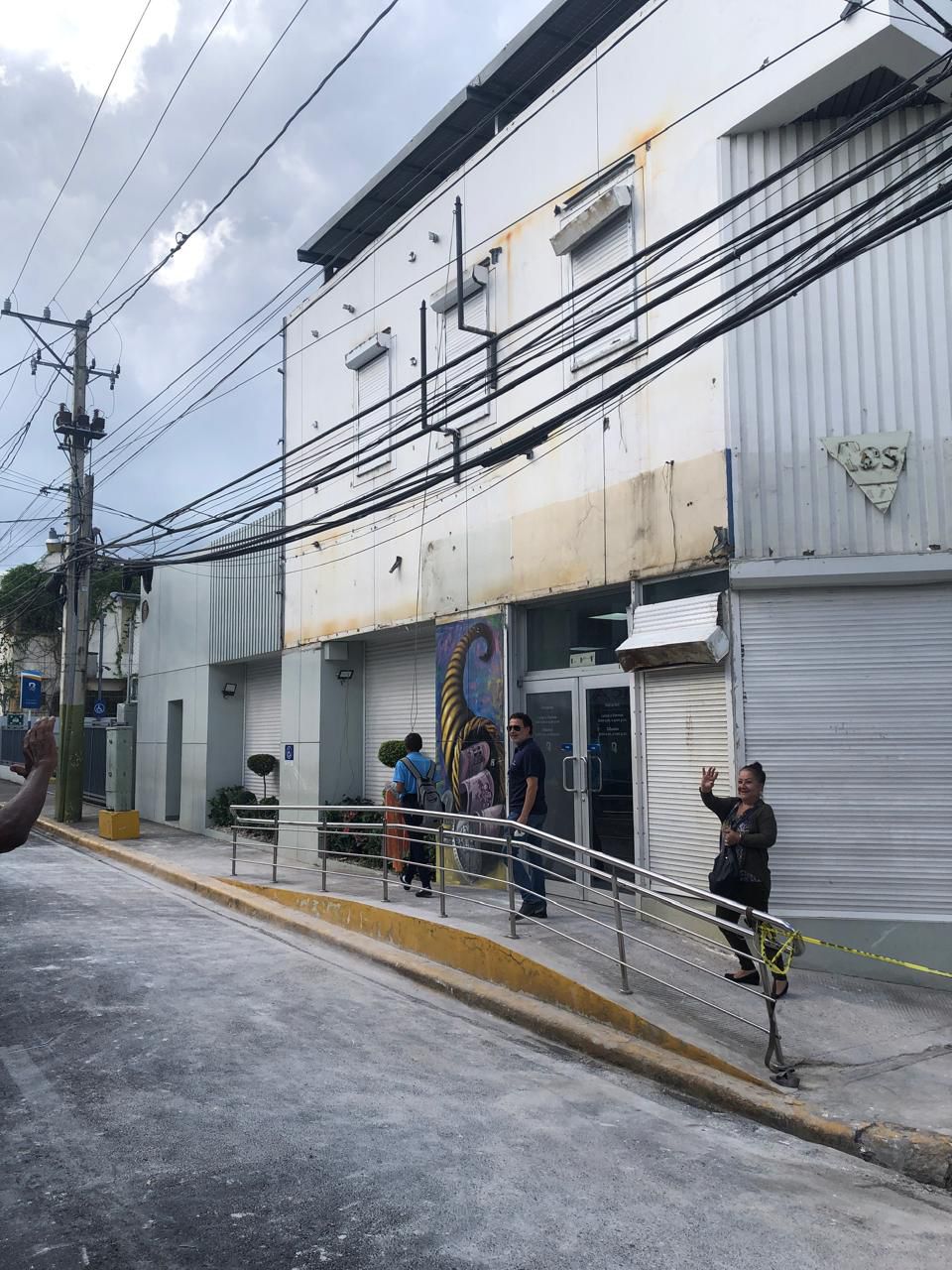 Banreservas reanuda operaciones en Salcedo tras desplome parcial de su fachada