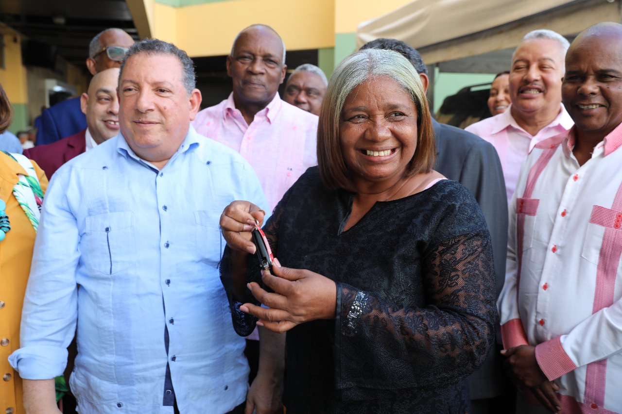 COOPNAMA premia a delegados durante su Asamblea General