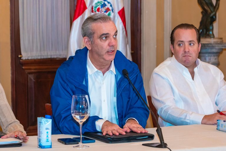 Abinader ordena mantener suspensión de labores por tormenta Melissa