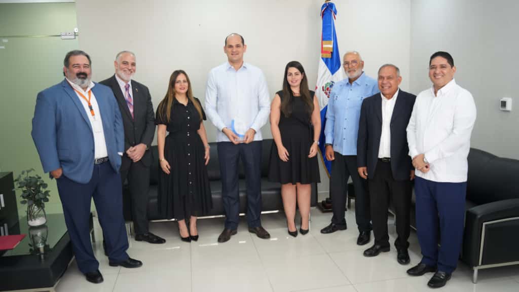 Adolfo Pérez recibe reconocimiento por gestión eficiente en PROMESE/CAL