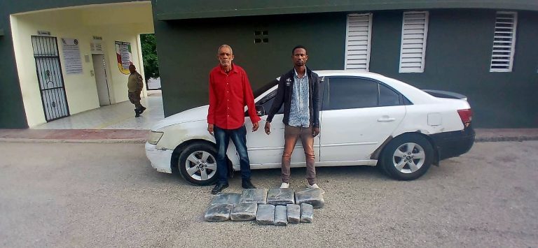 Ejército apresa a tres personas con presunta marihuana oculta en vehículo en San Juan de la Maguana