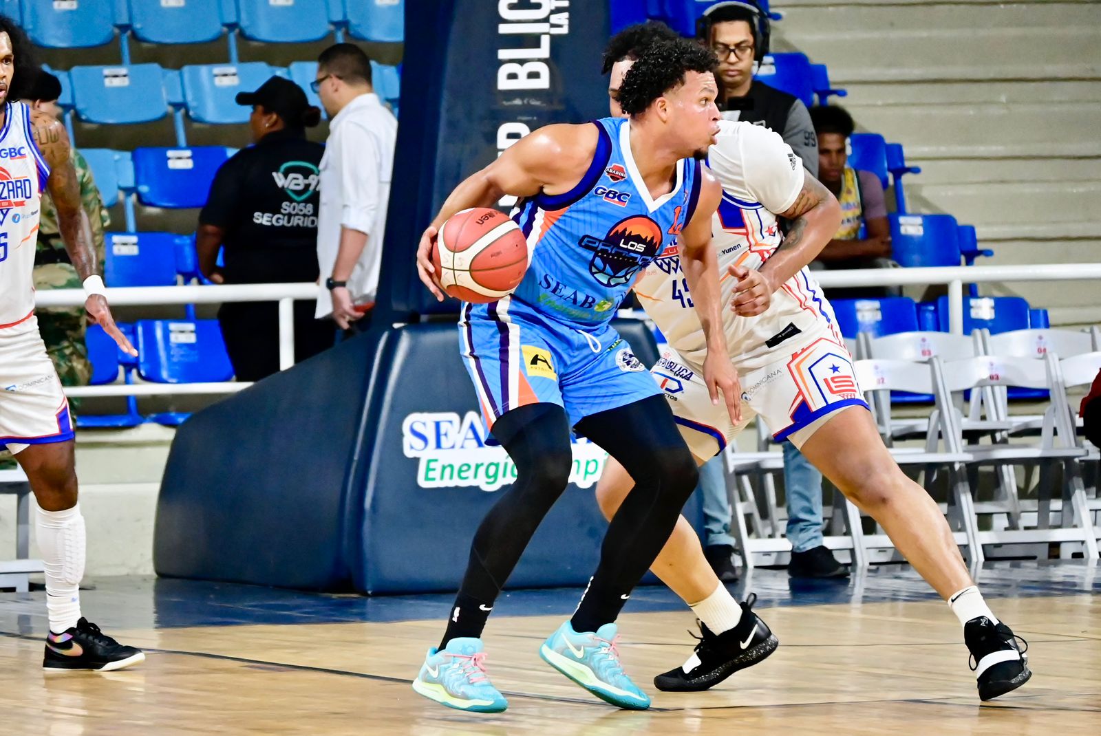 Abreu y Fiztgerald lideran triunfo sorpresivo de Los Prados sobre San Lázaro en el TBS Distrito 2025