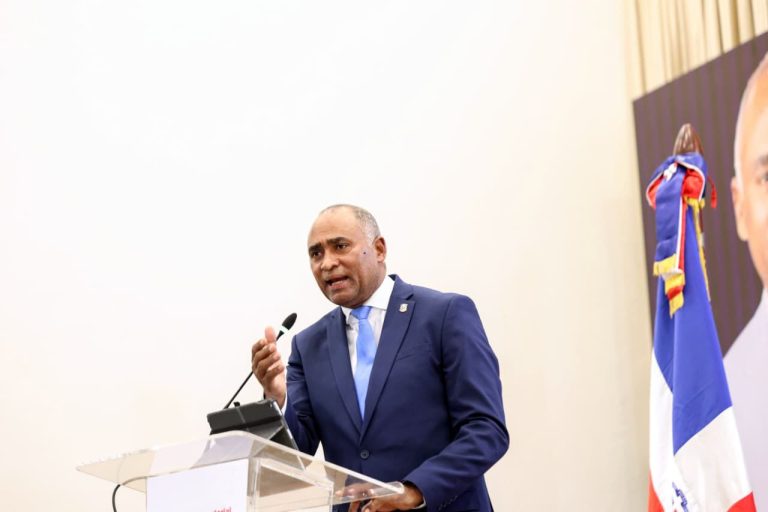 Senador Fulcar rinde cuentas y presenta plan de desarrollo de Peravia