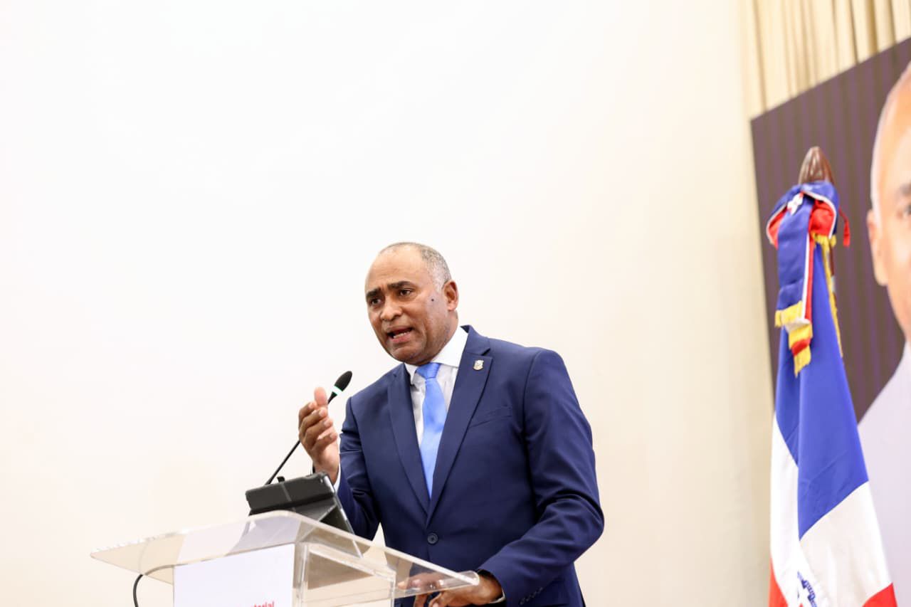 Senador Fulcar rinde cuentas y presenta plan de desarrollo de Peravia