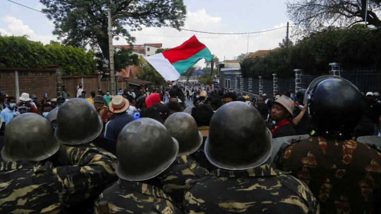 Militares anuncian control de Madagascar tras crisis política
