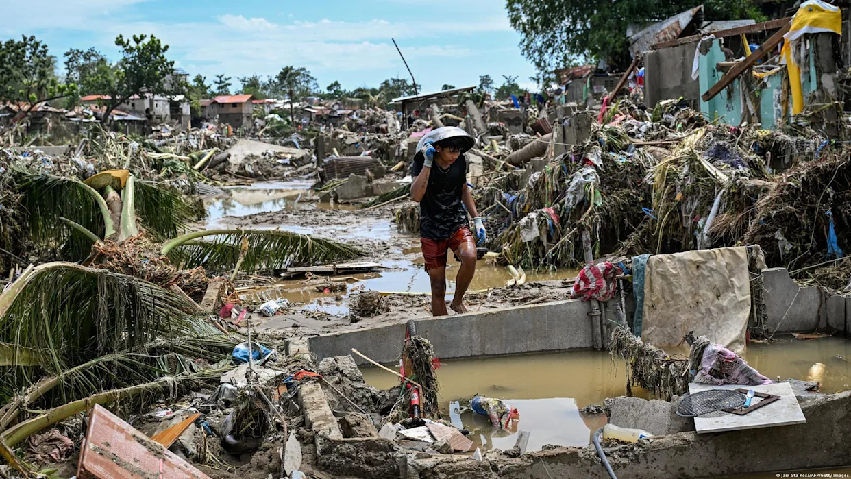 Supertifón Fung-wong deja muerte y destrucción en Filipinas