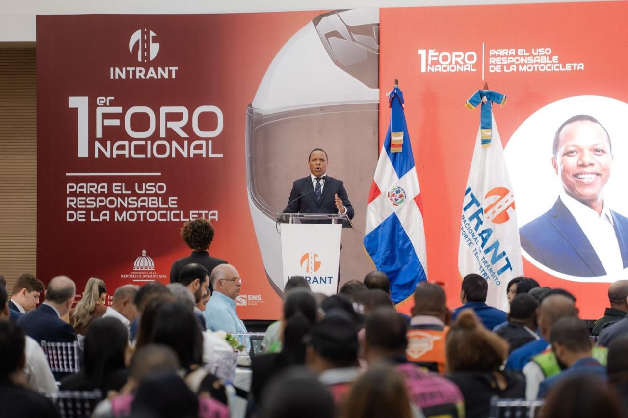 INTRANT establece nuevo estándar obligatorio para cascos de motociclistas en RD