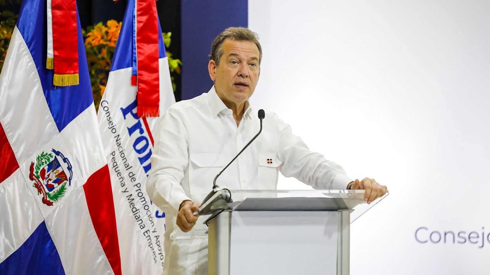 Gobierno entrega RD$55 millones a microempresarios de San Pedro de Macorís