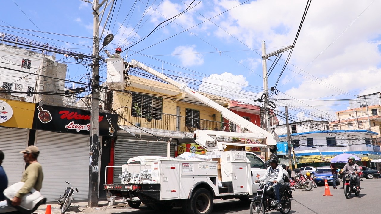 Edeeste e Interior y Policía iluminan las calles del sector Capotillo