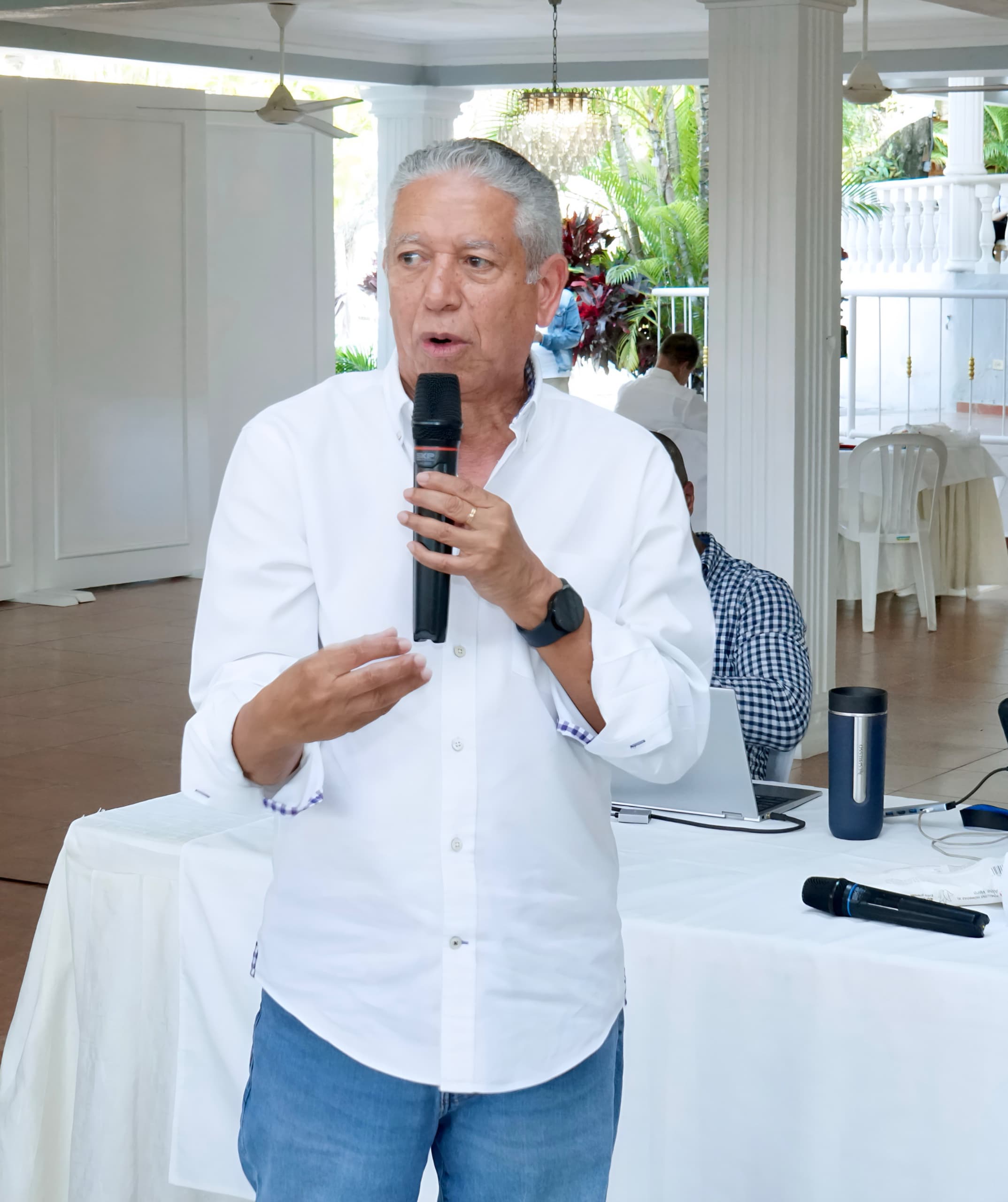 PRD alerta: precios de alimentos podrían subir hasta 50 pesos por unidad tras daños de tormenta Melissa