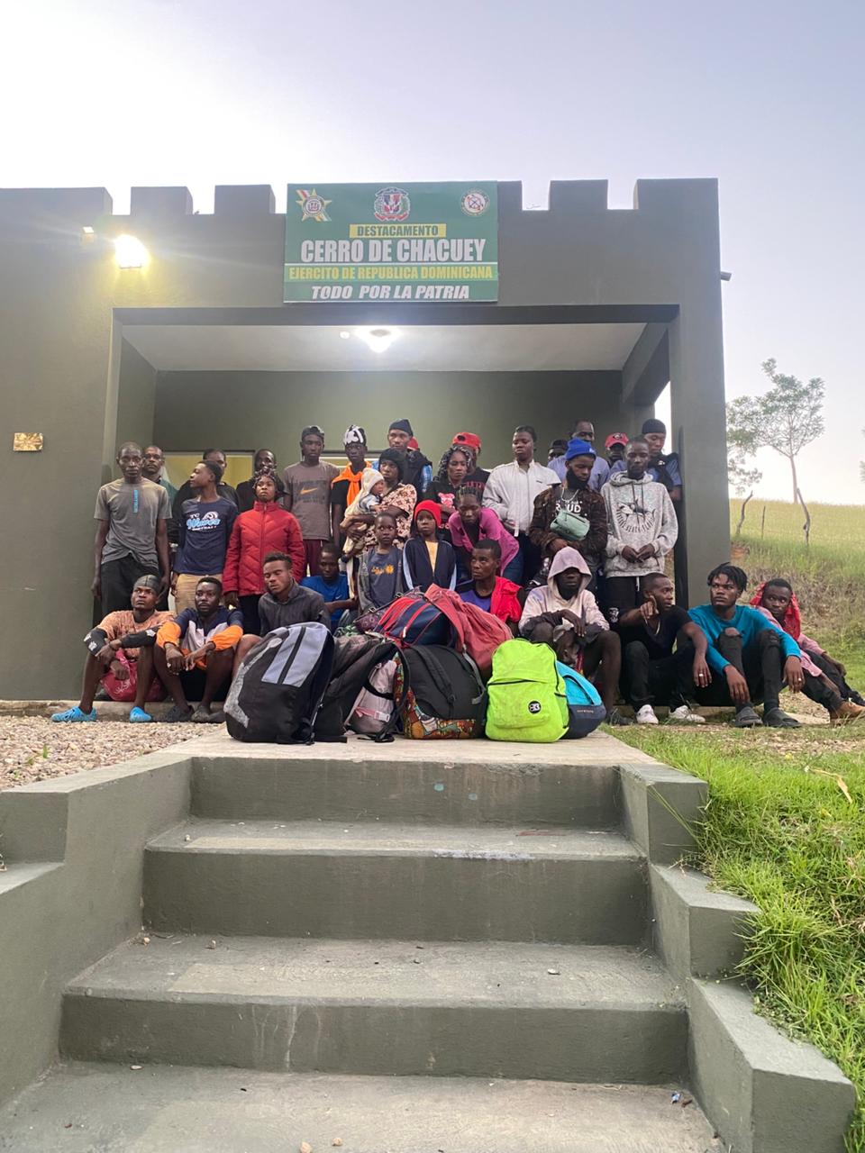 “Ejército frustra intento masivo de entrada ilegal en Dajabón: 34 haitianos detenidos”