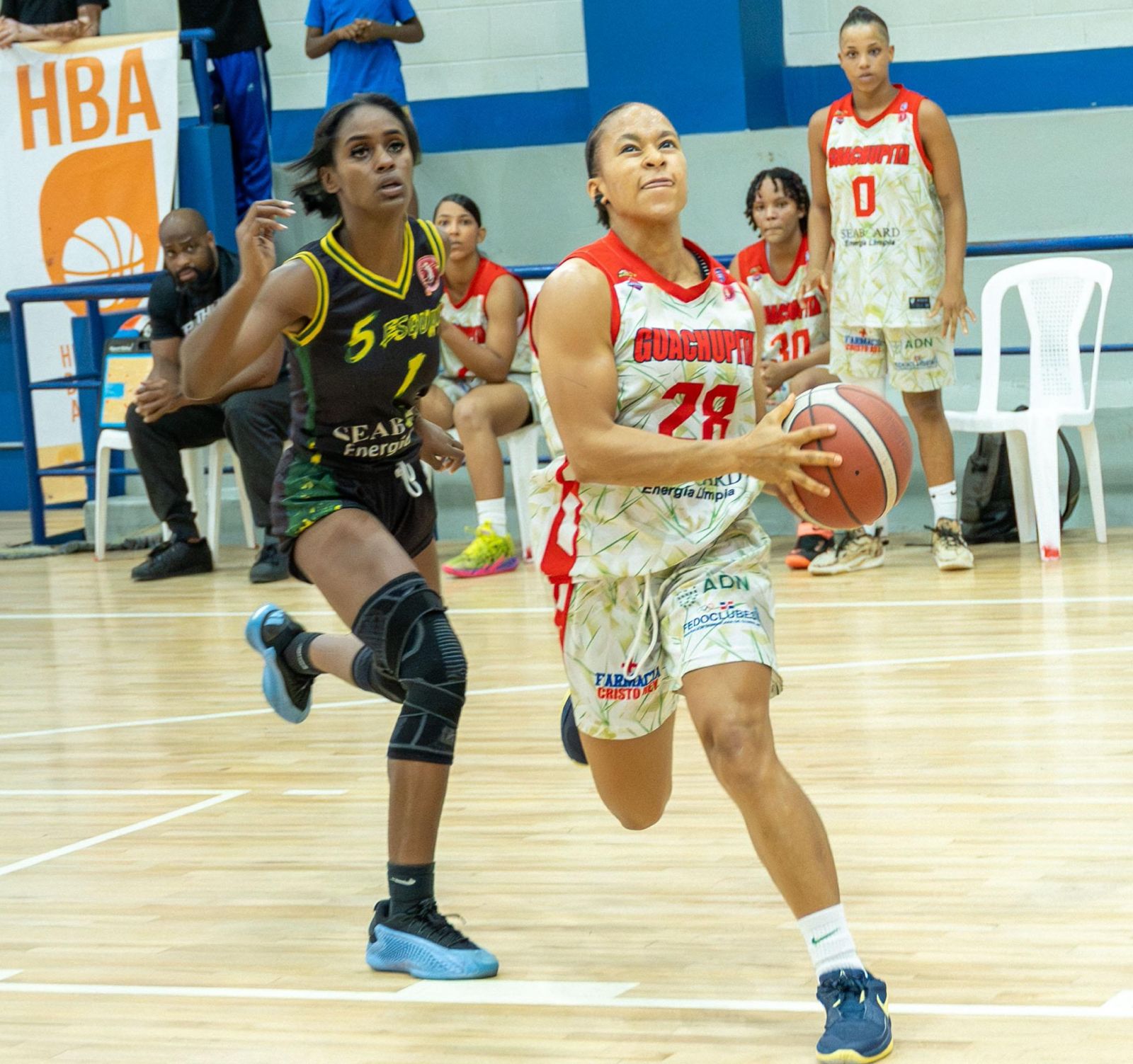 Águilas de Guachupita toman ventaja en la final femenina