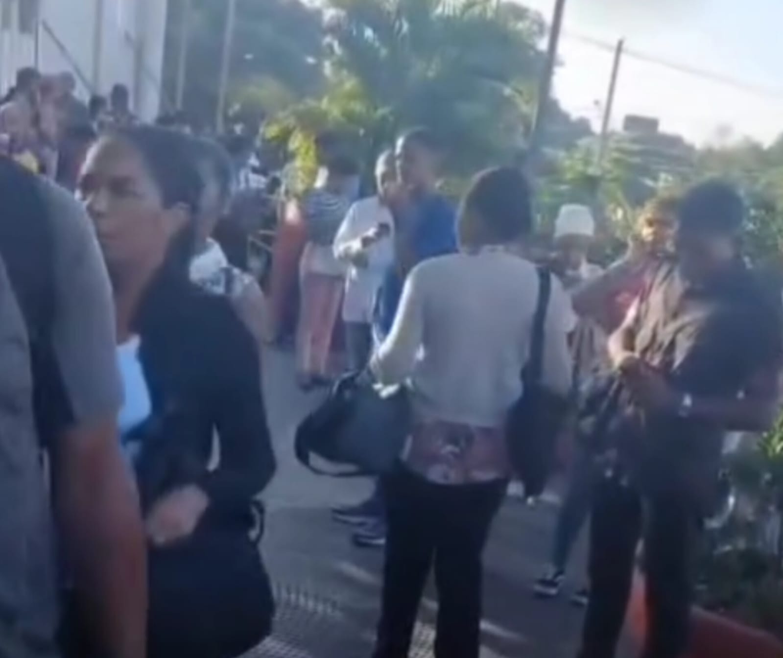 Avería en estación María Montez causa largas filas y congestión en el Kilómetro 9