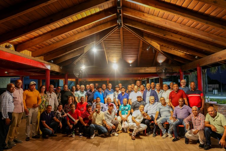 Exempleados de Pizzarelli se reencuentran y honran legado de don Giussepi Bonarelli