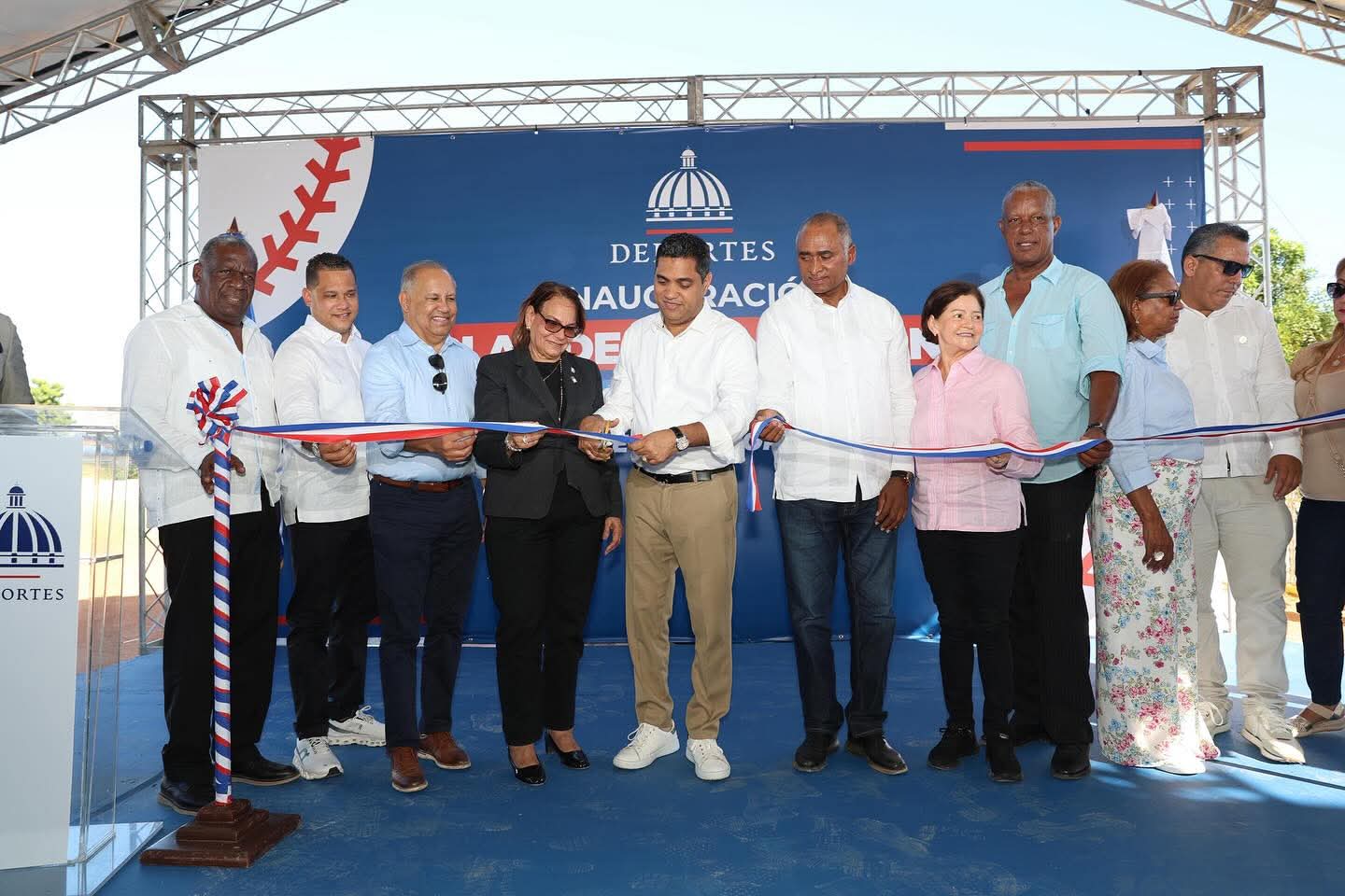 Gobierno entrega nuevo play y anuncia expansión deportiva en el Sur