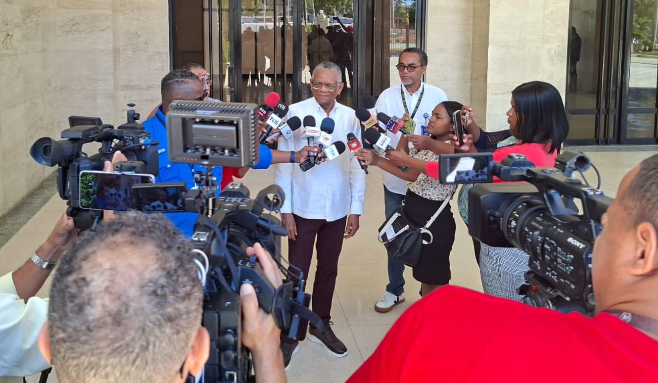 Alcántara destaca avances en política migratoria aplicada en el país