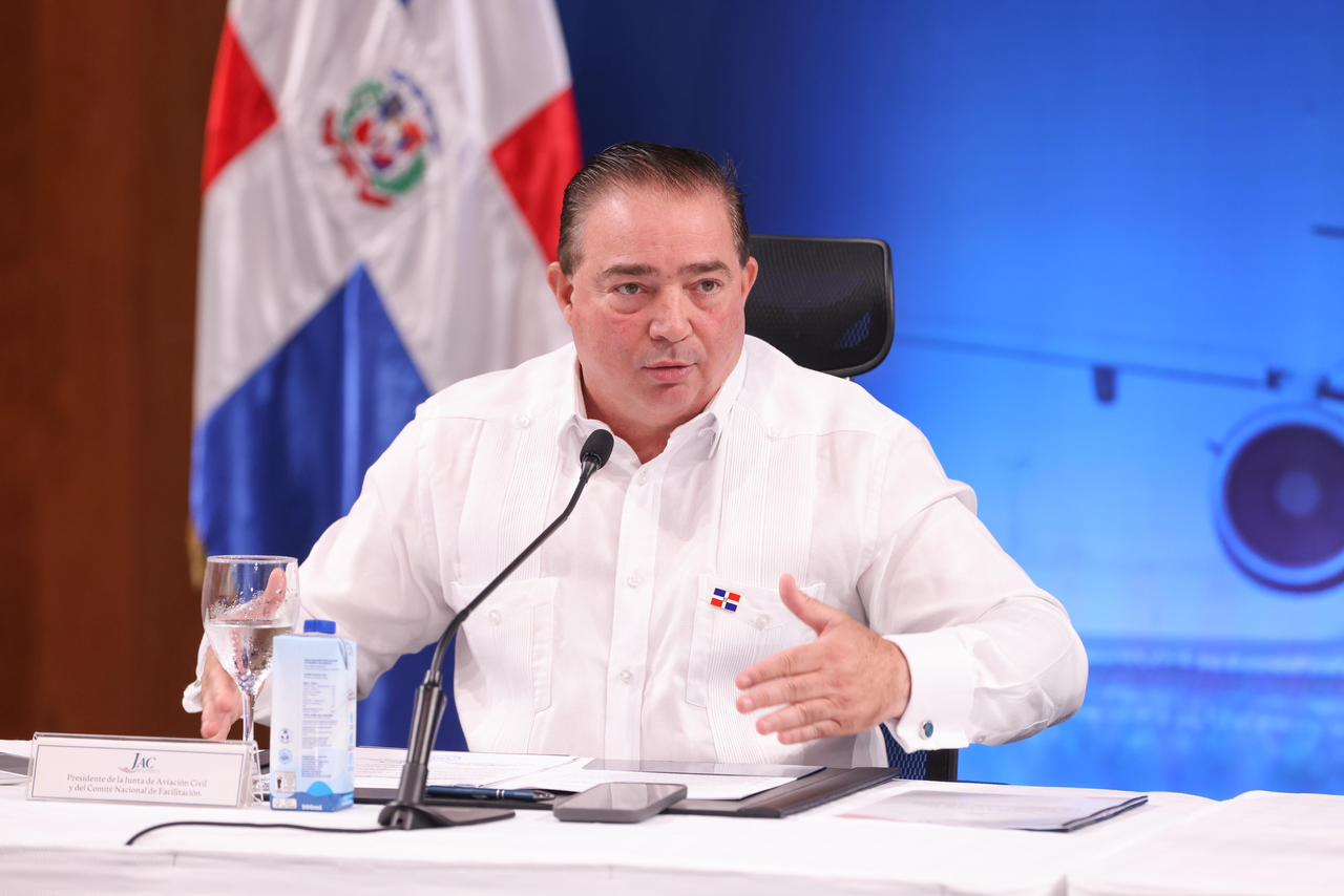 JAC impulsa modernización del tránsito aéreo durante reunión del Comité Nacional de Facilitación