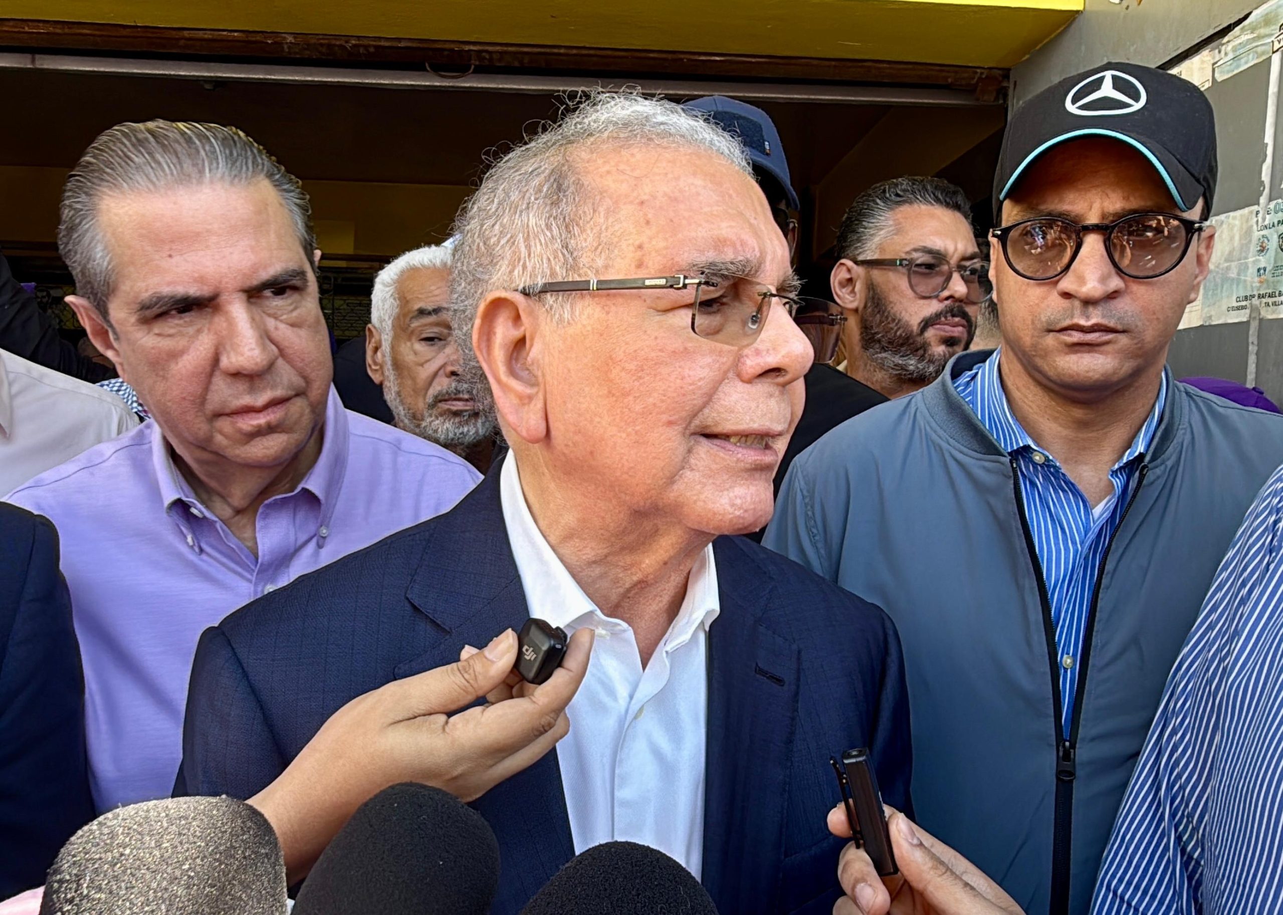 Danilo Medina advierte que los salarios bajos siguen asfixiando a las familias