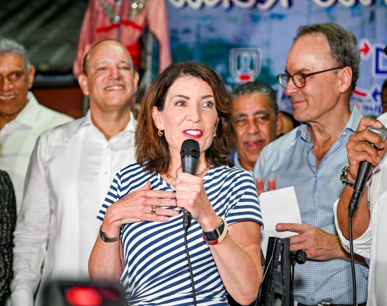 Gobernadora de Nueva York Kathy Hochul visita Santiago y estrecha lazos con la comunidad dominicana