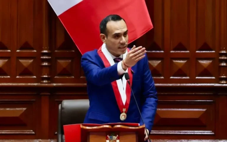 Presidente interino de Perú advierte que ingresará a Embajada de México
