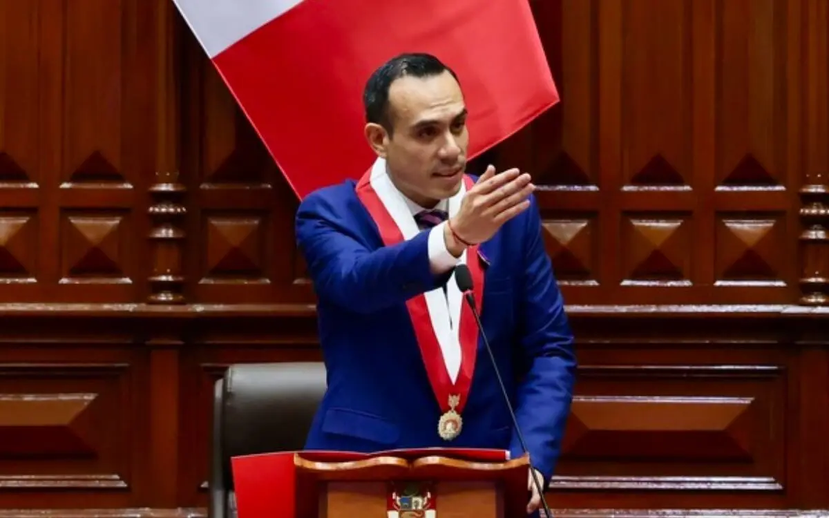 Presidente interino de Perú advierte que ingresará a Embajada de México