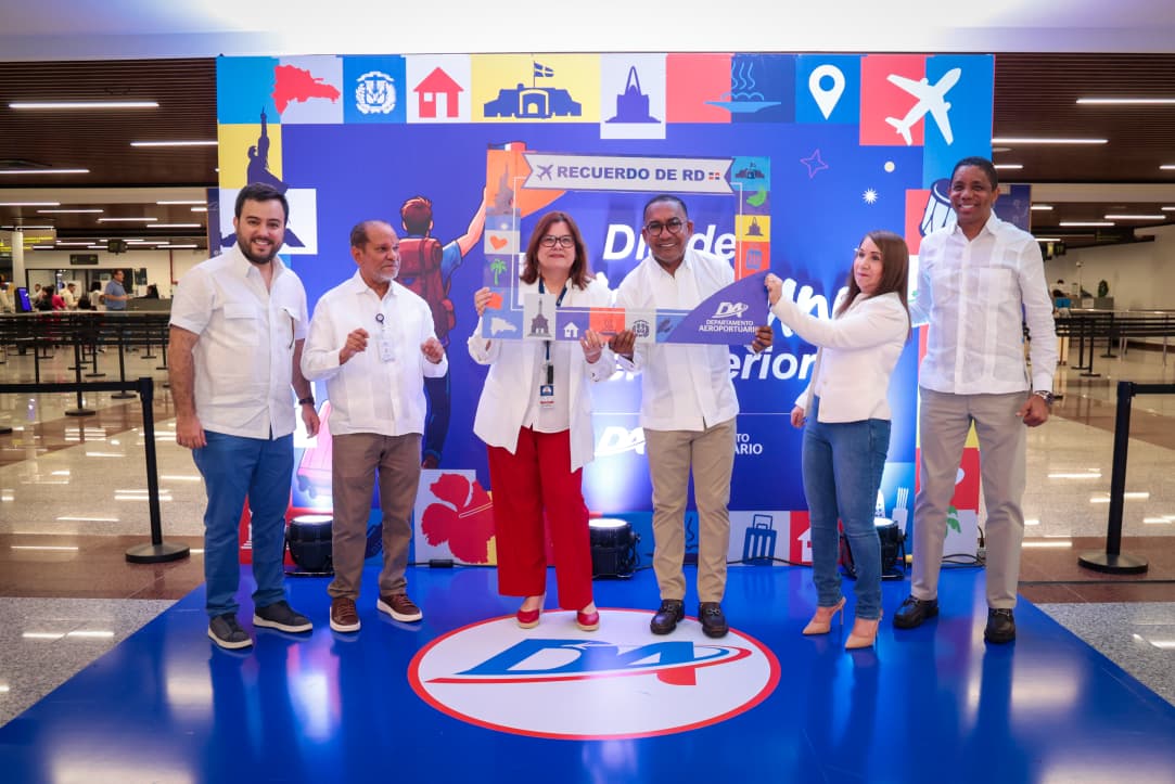 Departamento Aeroportuario da bienvenida a la diáspora y resalta avances del sistema aeroportuario