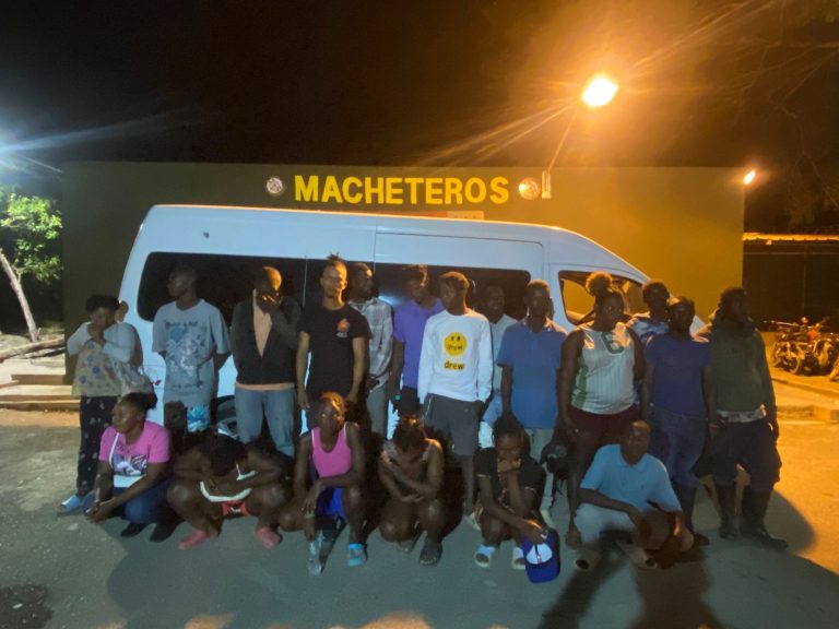 Ejército detiene a 21 haitianos indocumentados durante operativo en Ámina, Valverde