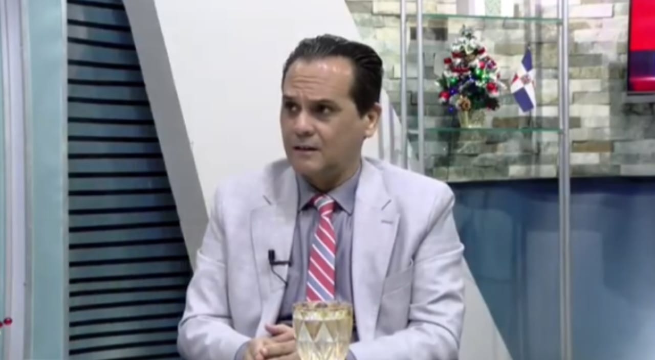 Iván Silva arremete contra la clase política y asegura que el país vive “la mayor farsa institucional de su historia”