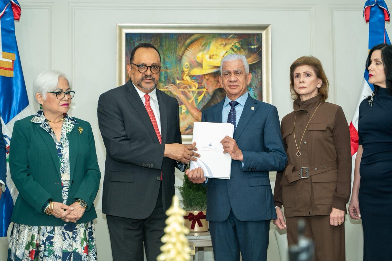 Senado recibe anteproyecto que transformará la estructura y carrera de la Policía Nacional