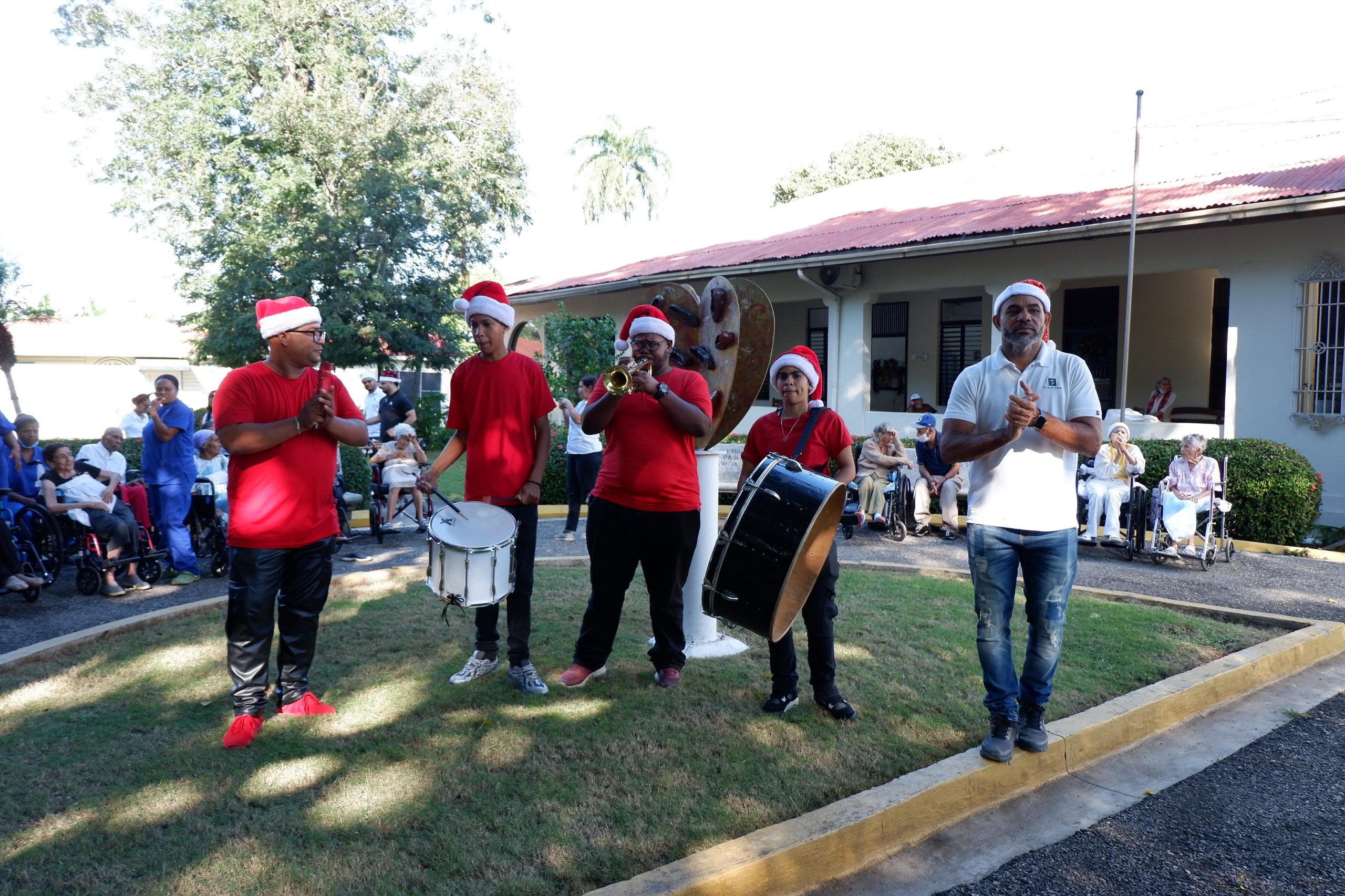 Filoyen SRL celebra 19 años de trayectoria con jornada solidaria en hospicio de Santiago