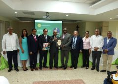 COOPNAMA distingue al médico Félix Ant. Cruz Jiminián y al educador Melanio Hernández por su legado social y educativo en República Dominicana