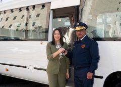 Banreservas fortalece respuesta de emergencias en Santo Domingo con donación de minibús a bomberos