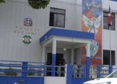 Desconocidos atacan destacamento policial en Salcedo en medio de convocatoria a huelga de 48 horas