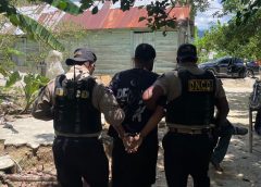 DNCD desmantela punto de microtráfico en Dajabón y arresta a dos presuntos distribuidores con drogas y arma de fuego