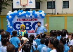 Fundación GBC celebró cumpleaños de 37 niños y premió excelencia académica en escuela de Santo Domingo