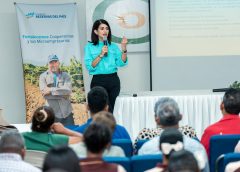 Fundación Reservas del País fortalece a más de 100 microempresarios en Pedernales con programa de capacitación