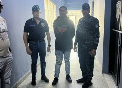 Joven se entrega a la Policía por caso de robo de motocicleta en San Juan de la Maguana