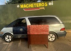 Ejército dominicano decomisa 23,000 cigarrillos de contrabando ocultos en un miniván durante operativo en Valverde