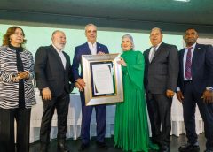 Abinader recibe reconocimiento de comerciantes por impulsar la transformación del Hospedaje Yaque en Santiago