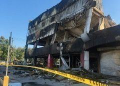 Incendio afecta sucursal de LyR Comercial en la Autopista de Las Américas y genera alarma en Santo Domingo