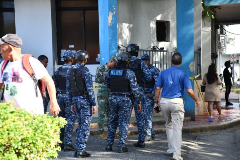 Hospital Salvador B. Gautier amanece bajo vigilancia policial tras advertencias sobre posibles riesgos estructurales