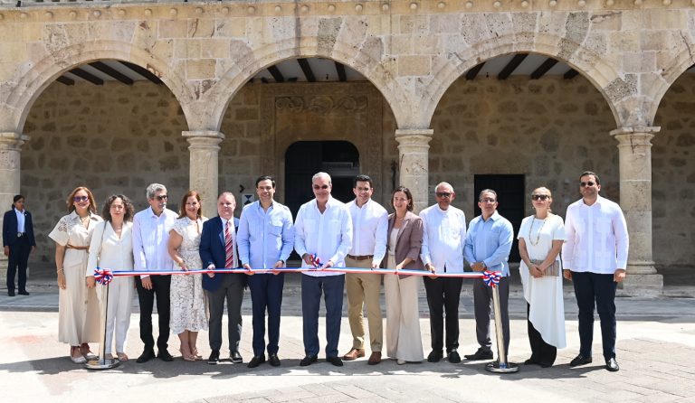 Abinader y Collado entregan nueva ruta eléctrica y reabren el Alcázar de Colón en Santo Domingo