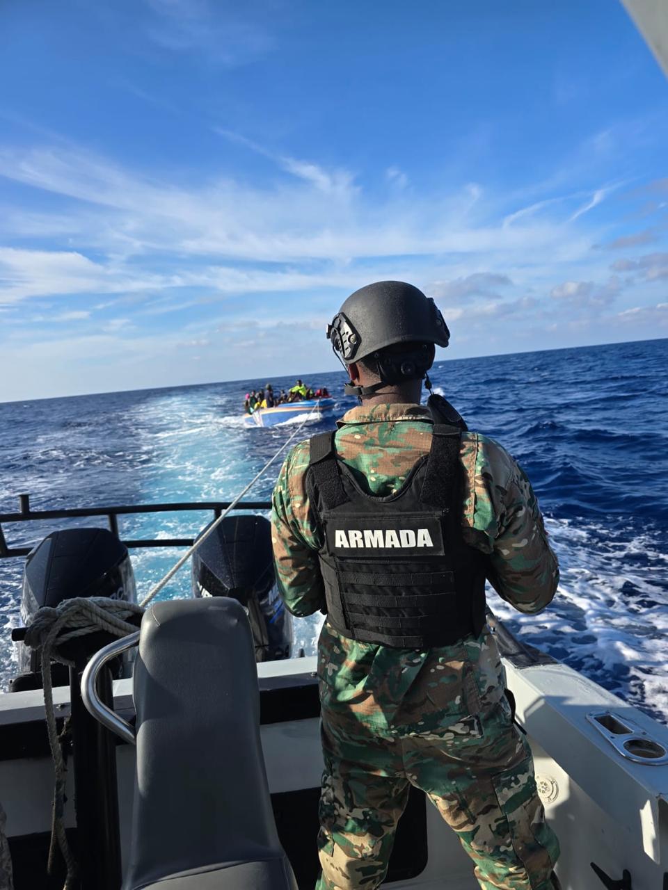 Armada Dominicana intercepta embarcación con 38 haitianos cerca de la frontera marítima