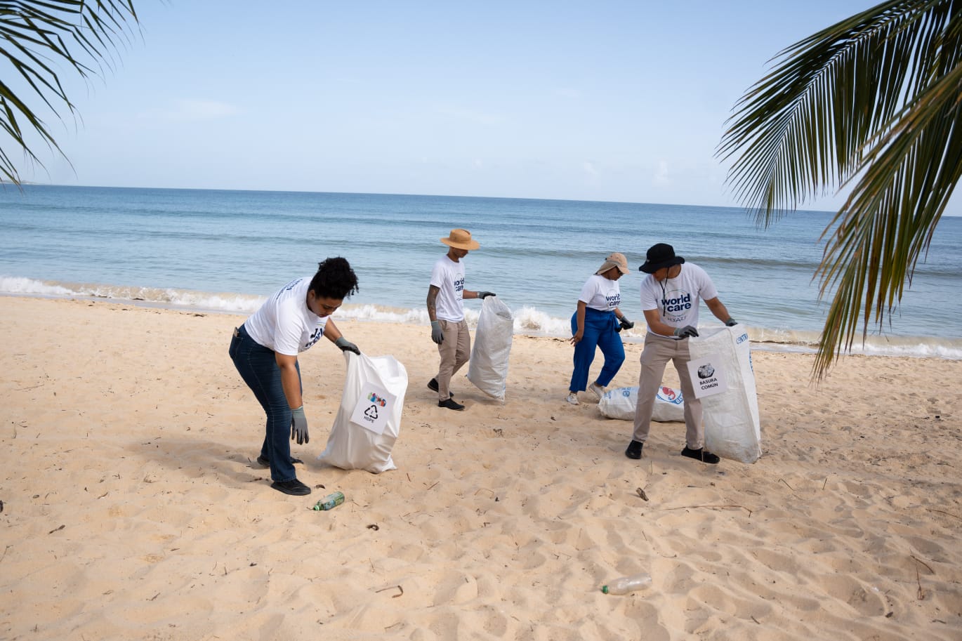 Fundación Cap Cana retira más de 677 kilos de residuos durante jornada de limpieza en Playa Macao