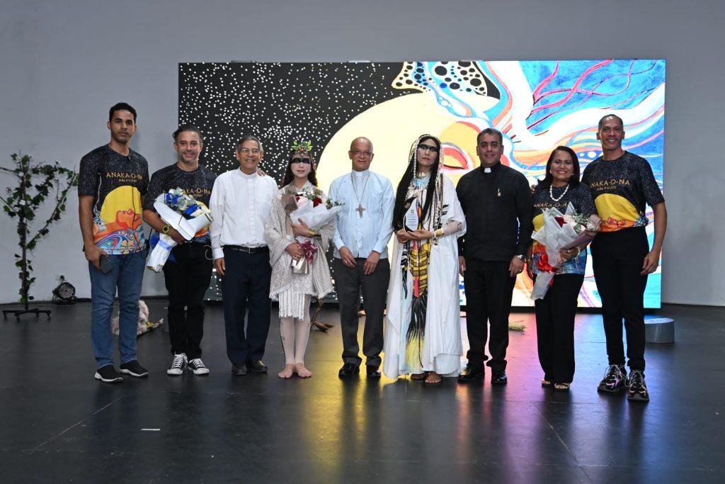 Nileny Dippton recibe homenajes durante gira teatral por el Nordeste dominicano