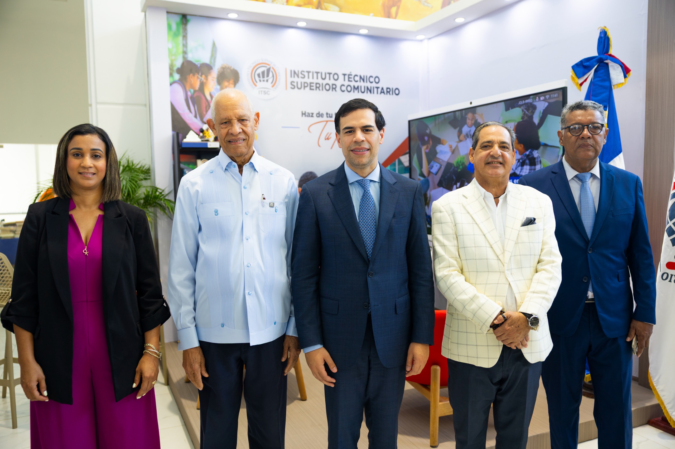 ITSC lleva su oferta de educación técnica a la Feria Internacional del Libro Santo Domingo 2026